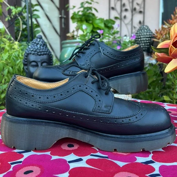 🏴󠁧󠁢󠁥󠁮󠁧󠁿 Vintage Dr. Martens Platform MIE Brogue Black Wingtip Oxfords UK 7